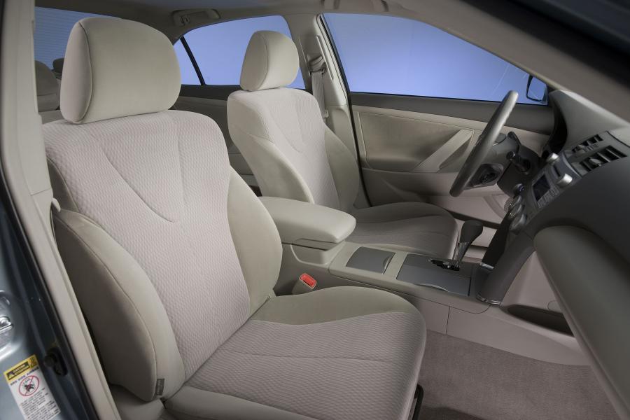  Toyota Camry LE 2010 года  (фото 3 из 20)